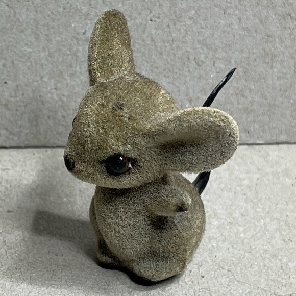 Accessories - Vintage Life Like Flocked Mouse Miniature With Plastic Tail & Eyes